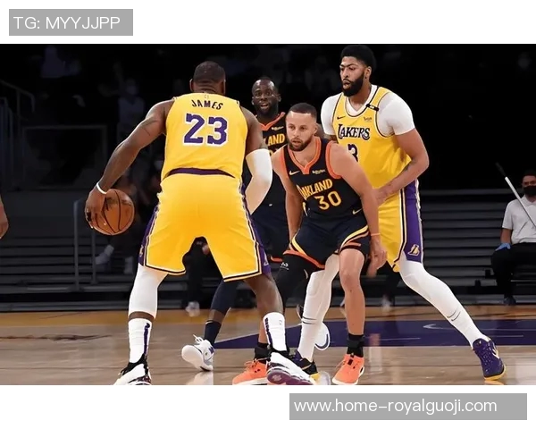 湖人对决热火全方位前瞻分析揭示比赛关键因素与球员表现预测 湖人对决热火全方位前瞻分析揭示比赛关键因素与球员表现预测